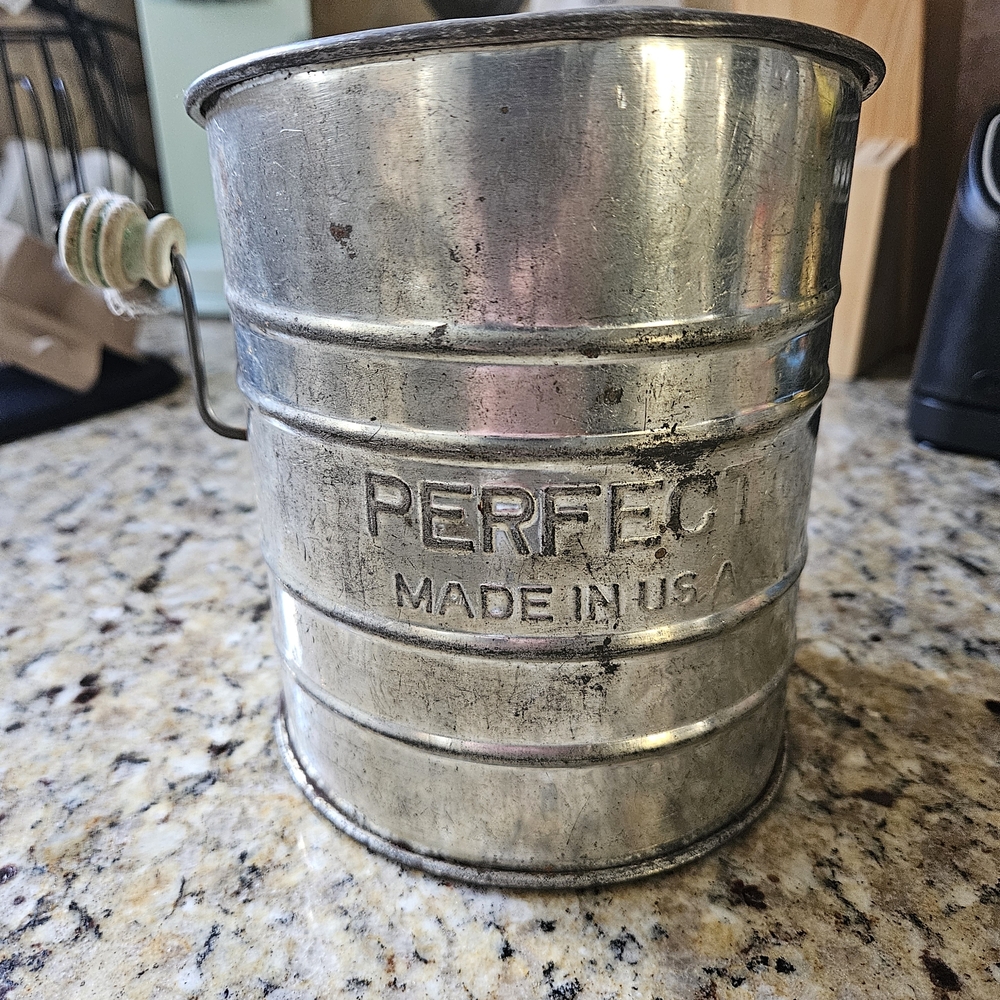 Vintage Perfect Metal Flour Sifter Made In USA! Functional!
